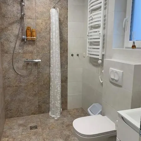 Cozy Apartment In Karmėlava Esterno foto