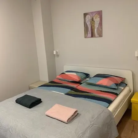 Cozy Apartment In Karmėlava Esterno foto