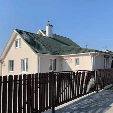 Cozy Apartment In Karmėlava Esterno foto