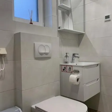 Cozy Apartment In Karmėlava Esterno foto